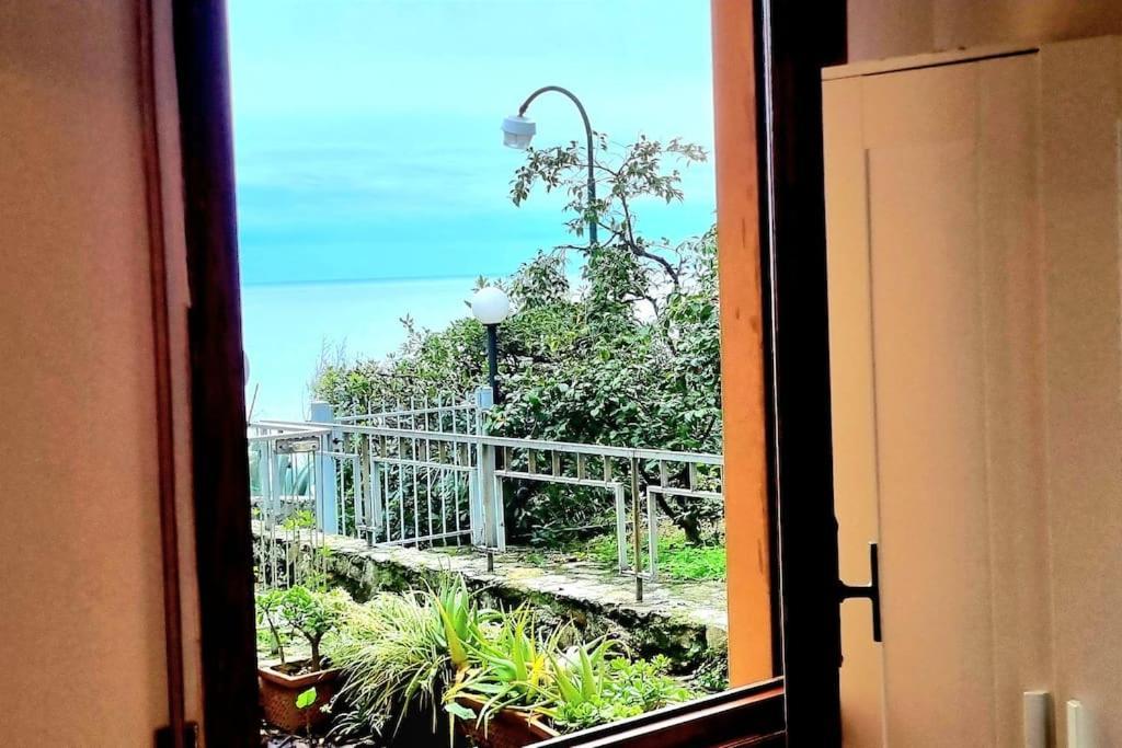 Casa Con Giardino: Varazze Eksteriør billede